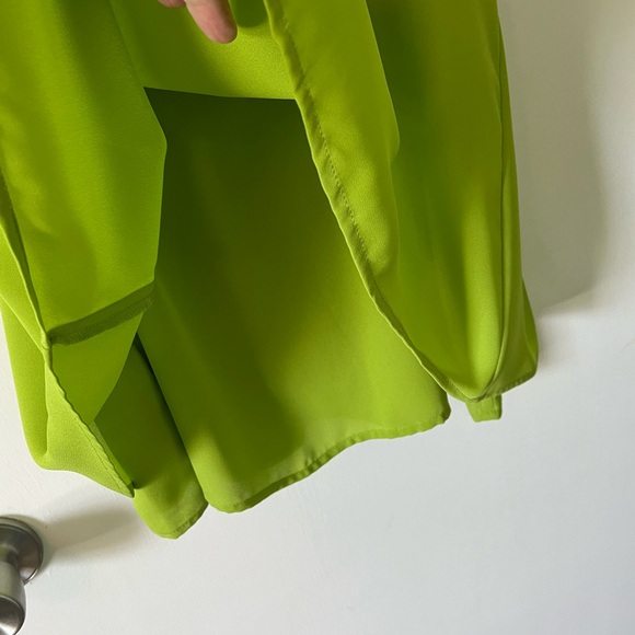 Beautiful,silky, flowing Chartreuse Tunic-top Med NEW - Picture 3 of 10